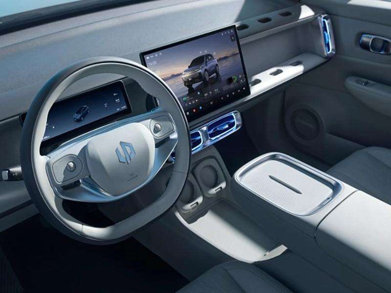 Leapmotor B10 cockpit