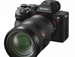 Kamera Mirrorless Sony A7R Mark IV dengan Sensor Full Frame 61 MP