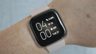 Jam tangan pintar Fitbit Versa 2