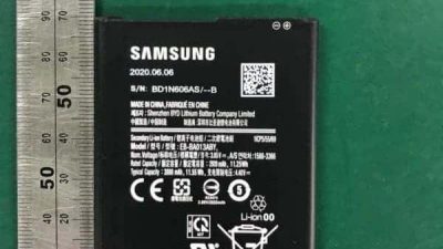 Baterai Samsung dapat dilepas
