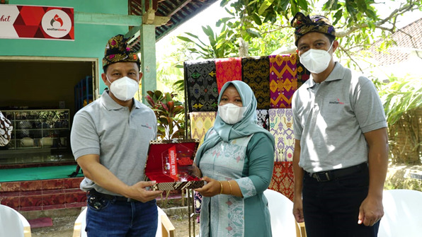 Telkom Dukung UMKM Naung Songket Naik Kelas dengan Digitalisasi