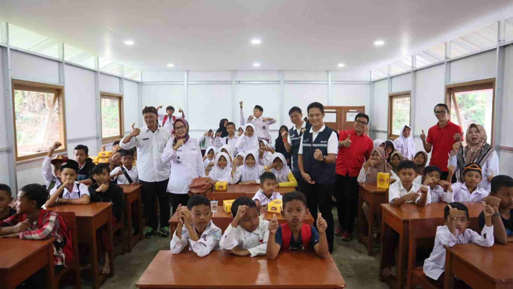 Anak Sekolah di Cianjur