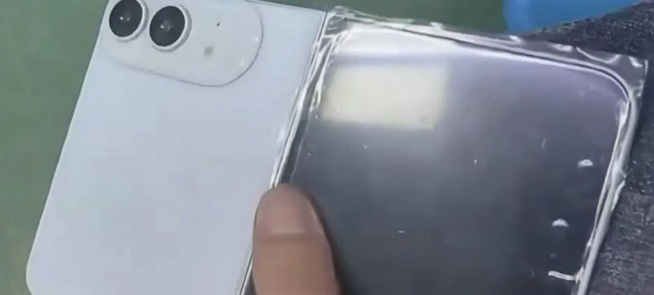 Bocoran Foto iPhone Fold Ungkap Desain Awal dari Ice Universe