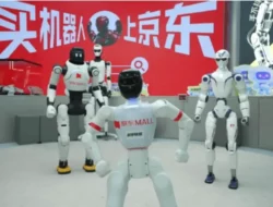 Karyawan Robot Magang JD Mall Bertugas di JD 618