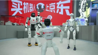 Karyawan Robot Magang JD Mall Bertugas di JD 618