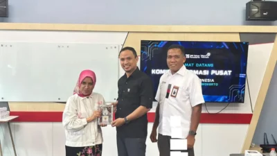 Telkom Dukung Literasi Informasi Publik di SMK Purwokerto