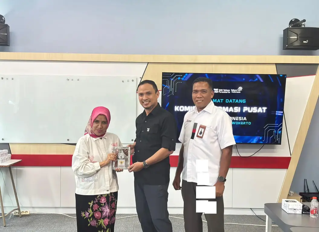Telkom Dukung Literasi Informasi Publik di SMK Purwokerto