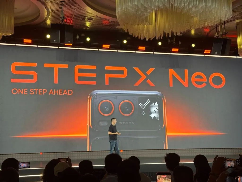 STEPX Neo - peluncuran AI Phone StepStar - sumber dari 法街见闻