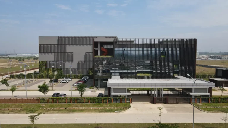 Penandatanganan MoU NeutraDC dan PLN untuk ekspansi hyperscale data center di Cikarang - sumber dari Telkom