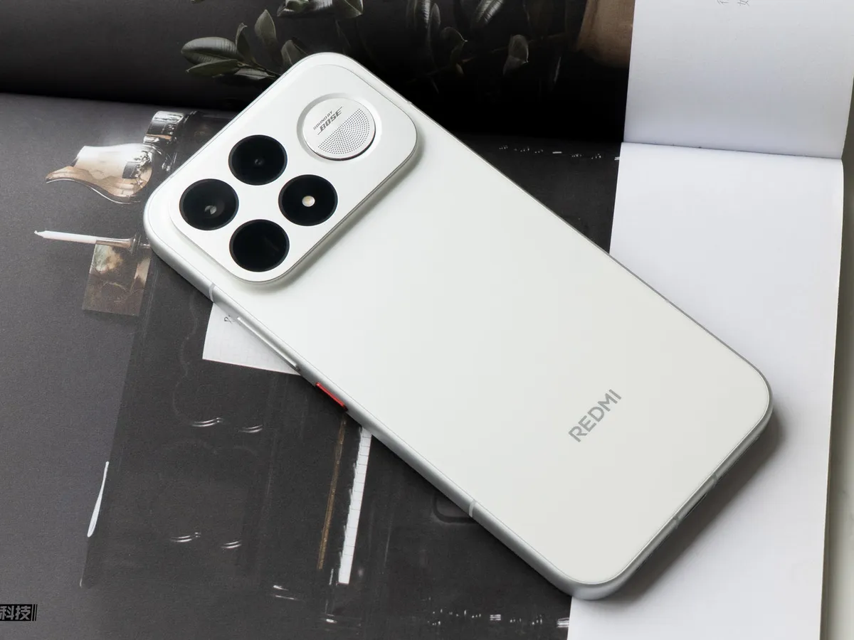 Tampilan Redmi K100 Pro Max dengan speaker BOSE - Redmi K100 Pro Max - sumber dari anzhuo.cn