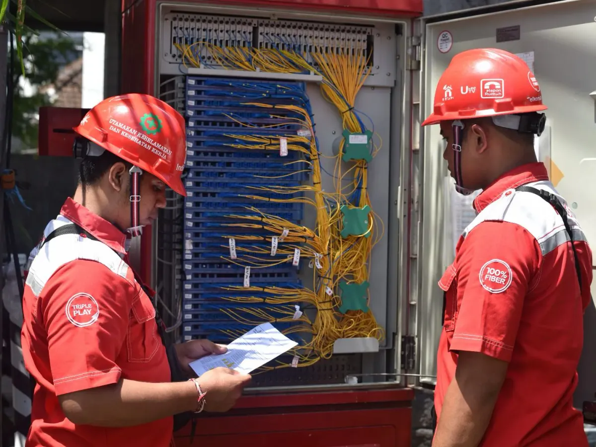 Penggelaran kabel serat optik Telkom Akses untuk perluasan jaringan - sumber dari Telkom