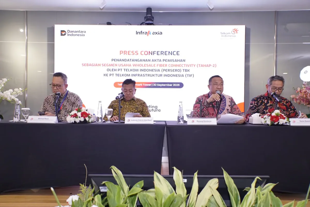 Direksi Telkom dan InfraNexia seusai penandatanganan akta pemisahan - sumber dari telkom.co.id