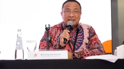 Direktur Utama Telkom Nanang Hendarno dalam pengumuman percepatan buyback saham - sumber dari telkom.co.id